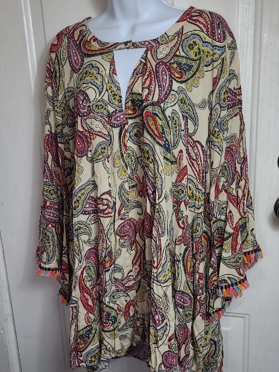JODIFL Tops - JODIFL Olive Paisley V-Neck Balloon Sleeve Tunic